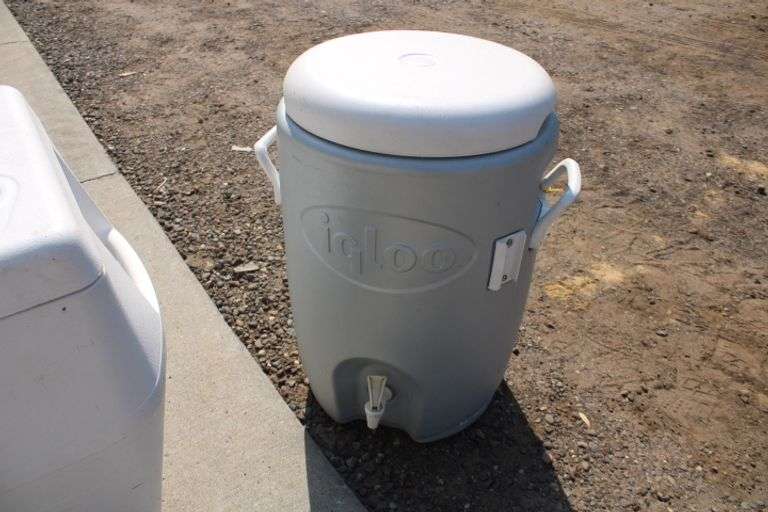 Rubbermaid cooler & Igloo water cooler Lee Real Estate & Auction Service
