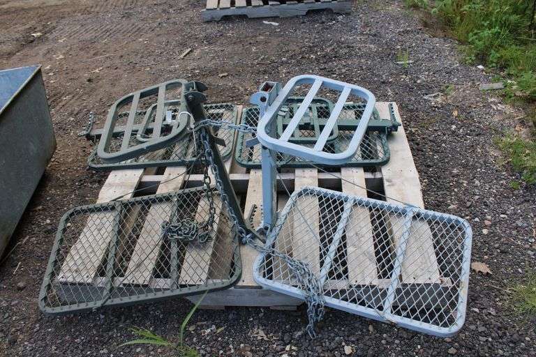 (4) Hanging Tree Stands Lee Real Estate & Auction Service