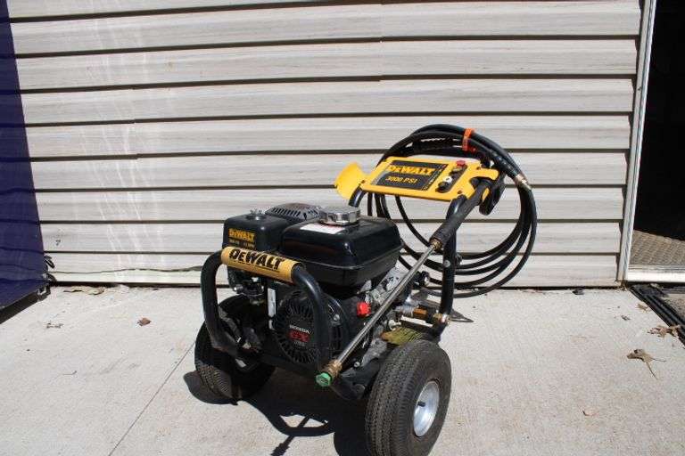 DeWalt 3000 psi Pressure Washer Lee Real Estate & Auction Service