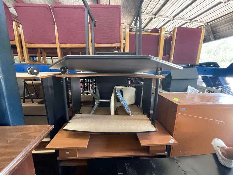 5 Desks Long Shot Auctioneers 5 Desks Long Shot Auctioneers