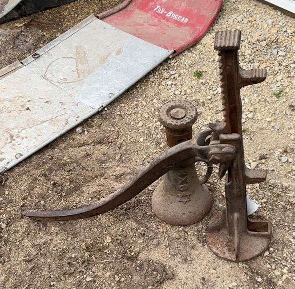 8 Ton Screw Jack, Old Wagon Wheel Hand Jack Maring Auction Co LLC
