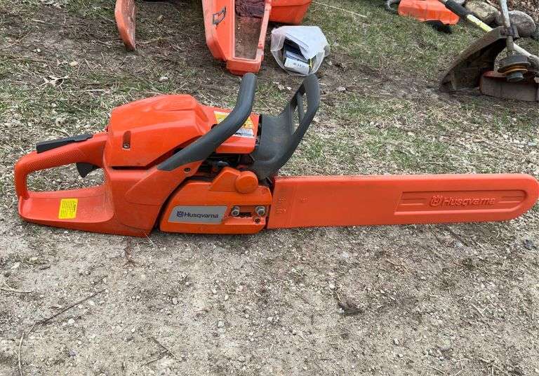 Husqvarna 460 Rancher Chain Saw with Hard Plastic Case, Extra Chains