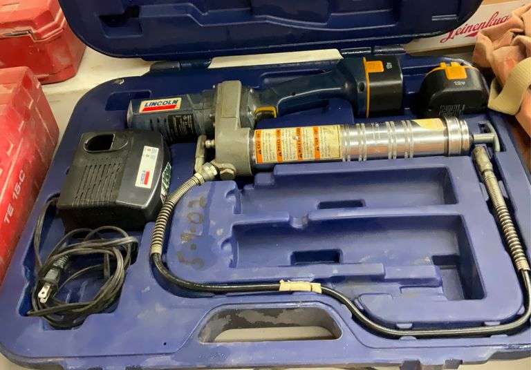 Lincoln 12V Electric Grease Gun, Betteries, Charger, Case Maring