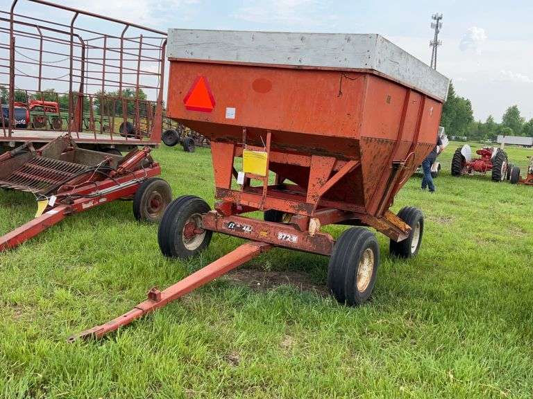 J&M 200 Bushel Gravity Flow Wagon, EZ Trail 872 Running Gear Maring
