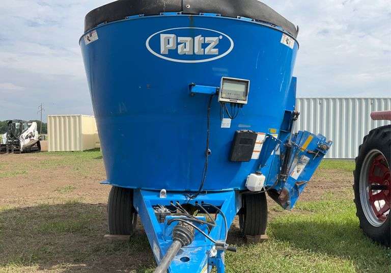 Patz 800 Series V350 TMR Mixer, 540PTO, 36" Hydraulic Adjust Left