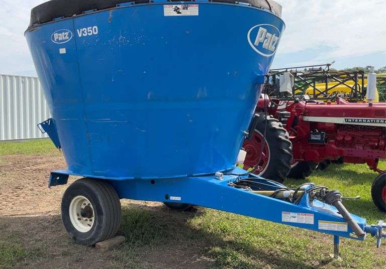 Patz 800 Series V350 TMR Mixer, 540PTO, 36" Hydraulic Adjust Left