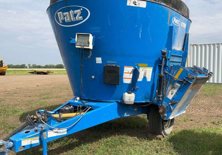 Patz 800 Series V350 TMR Mixer, 540PTO, 36" Hydraulic Adjust Left