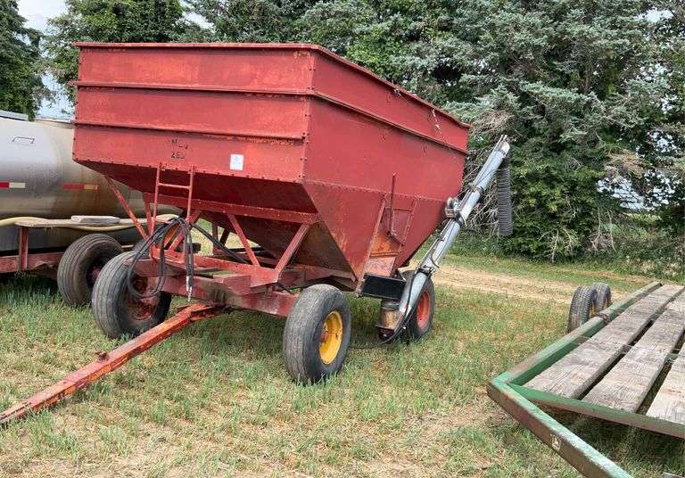 Minnesota 250 Gravity Flow Wagon, Hydraulic Seed Auger, MN Jumbo 10 Ton