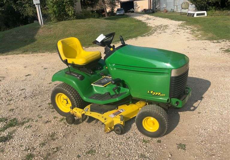 John Deere LX 277 AWS lawn tractor, 17hp vtwin, 48” deck, all wheel