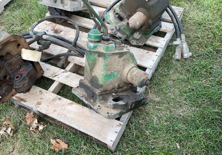 Oliver hydraulic pump unit Maring Auction Co LLC