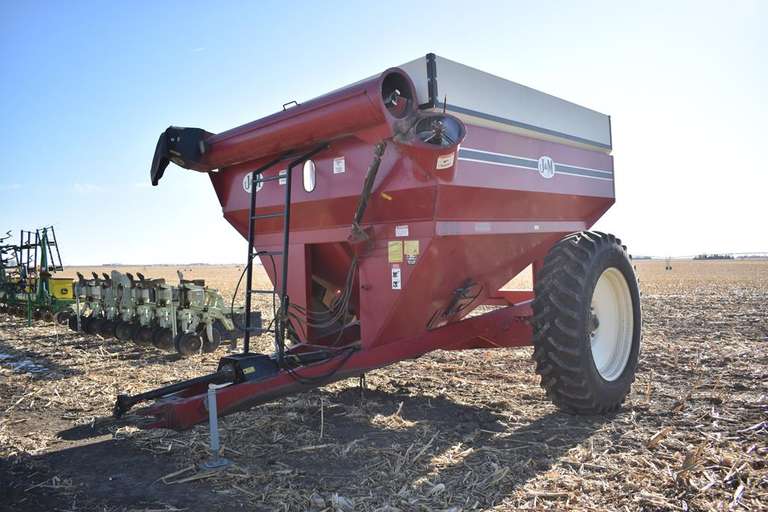 J&M 525 grain cart, 1000 PTO, corner auger, Adam Marshall Land