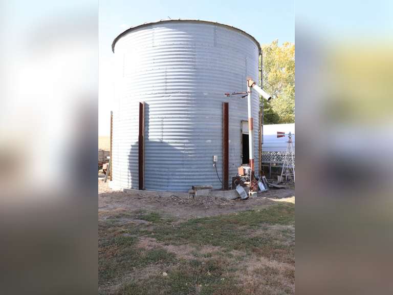 7 Ring Grain Bin, stiffeners, discharge auger, sweep auger Adam Marshall Land & Auction, LLC