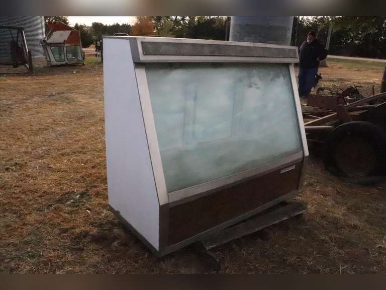 5ft. Upright display cooler, works, 110V Adam Marshall Land & Auction, LLC