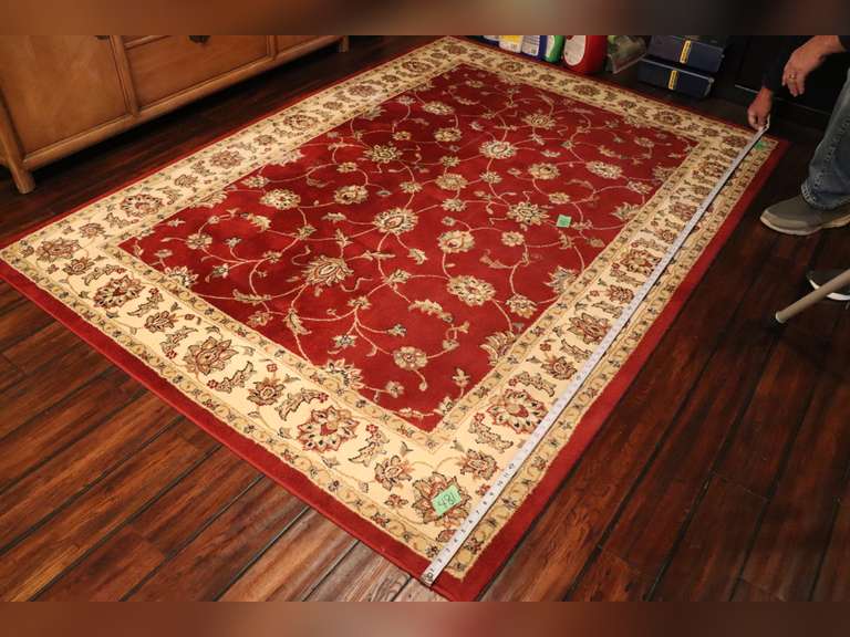 5x7 ft area rug Adam Marshall Land & Auction, LLC