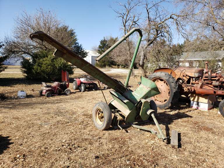 John Deere 43 corn sheller, 540 pto Adam Marshall Land & Auction, LLC