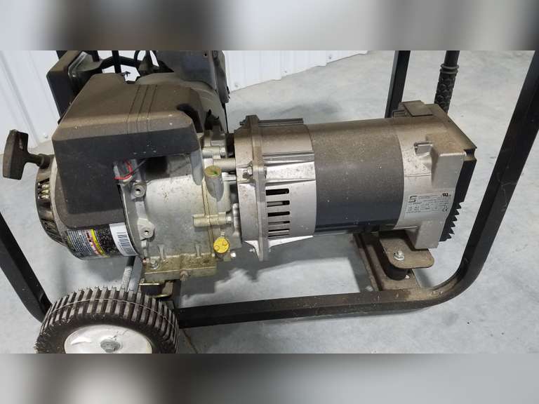 Briggs & Stratton Power Boss Generator 5500 Watts, 7350 Starting Watts
