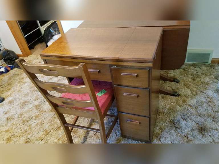 Vintage Singer Sewing Machine In With Chair and Contents Of