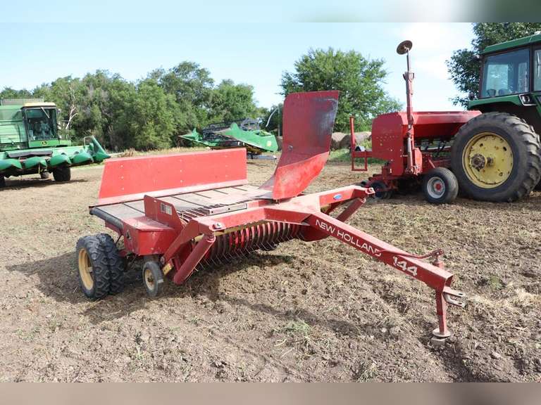 New Holland 144 Hay Turner Adam Marshall Land & Auction, LLC