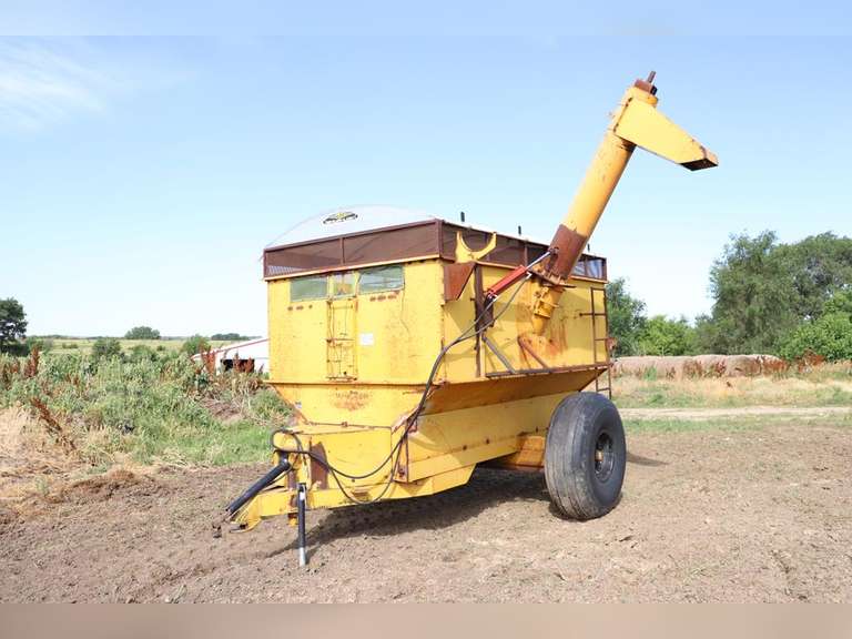 Big 12 Grain Cart Adam Marshall Land & Auction, LLC