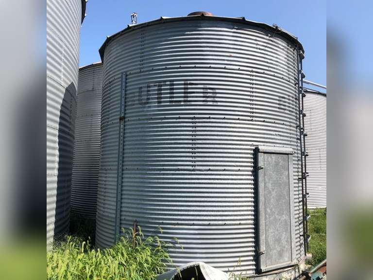 Grain Bin 14ft diameter, 5 rings 32" each, has floor Adam Marshall