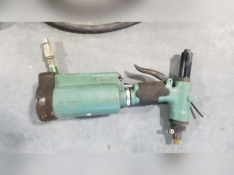 Campbell Hausfeld Portable Sandblaster (30 Lb) W/Sprayer Adam