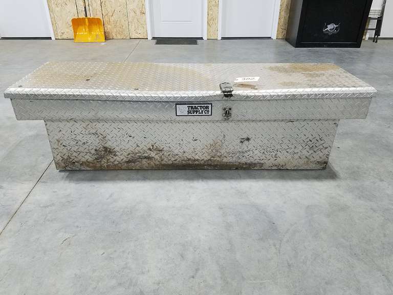 Tractor Supply Co Pickup Tool Box Bottom 61W x 21D x 20H, Top 71W x