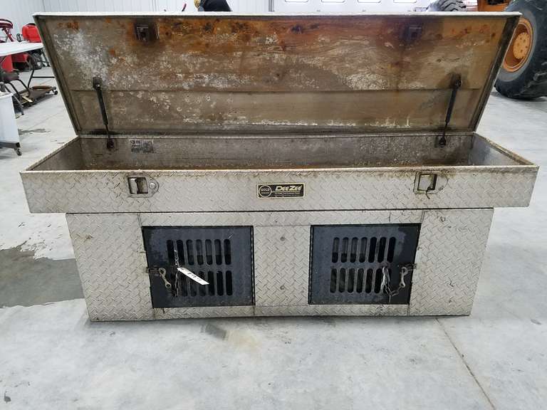 dee zee dog box
