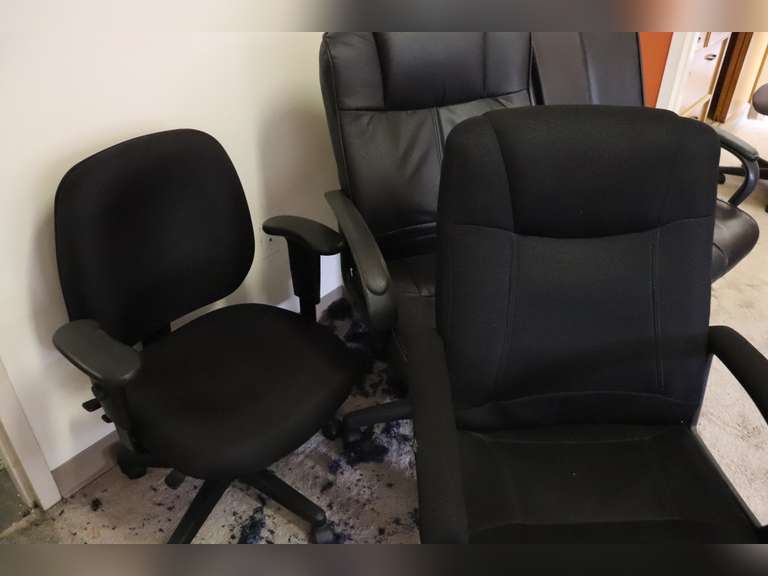 4 Office Chairs on Rollers Adam Marshall Land & Auction, LLC