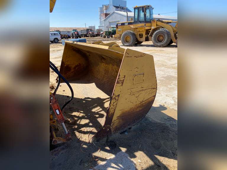 Caterpillar 3.5 yard loader bucket, 7ft. Width Adam Marshall Land