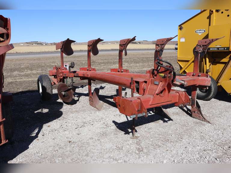 International 165 5 Bottom Rollover Plow Adam Marshall Land & Auction