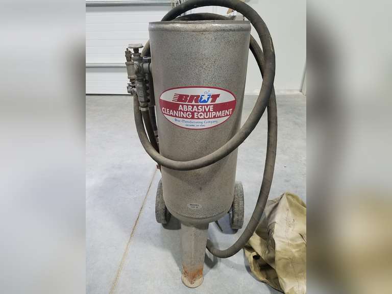 Brut Portable Sand Blaster Model 101H W/ Hard Hat and Hood Adam