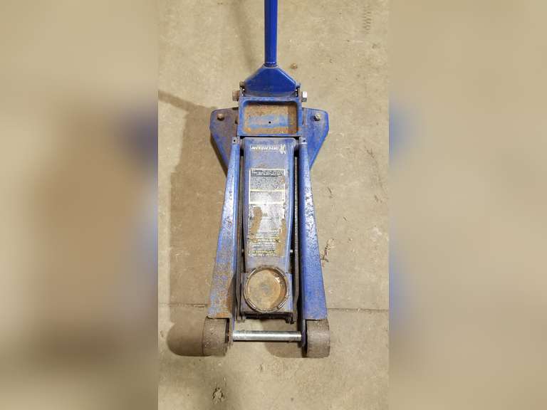Michelin Speedy Lift 7,000 Lb Jack Adam Marshall Land & Auction, LLC