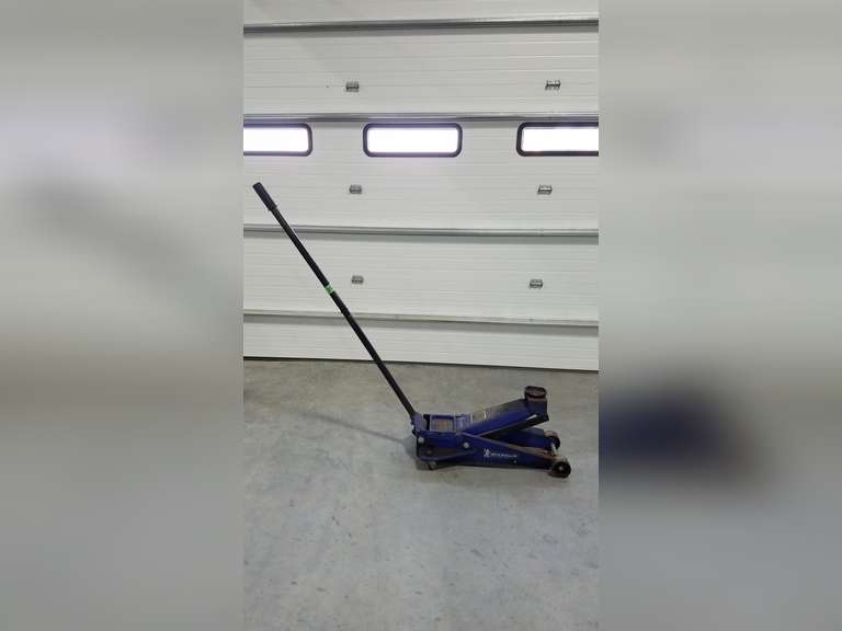 Michelin 3 1/2 Ton Floor Jack Adam Marshall Land & Auction, LLC