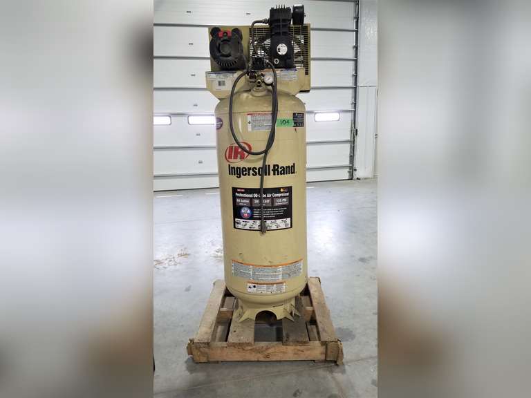 IngersollRand Professional OilLube Air Compressor 60 Gallon, 135