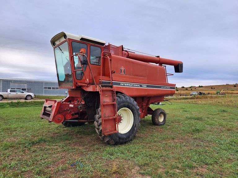 International 1460 Axial Flow Combine Adam Marshall Land & Auction, LLC