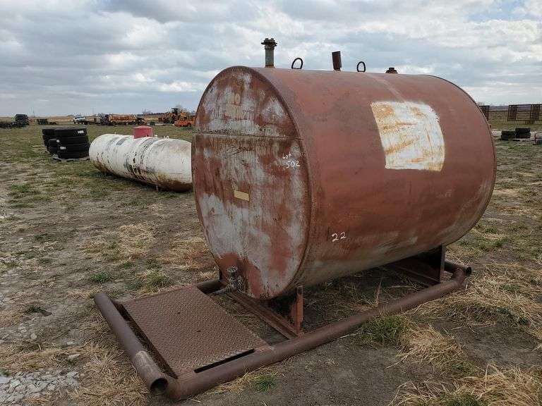 1000 Gallon Fuel Tank on Skids Adam Marshall Land & Auction, LLC