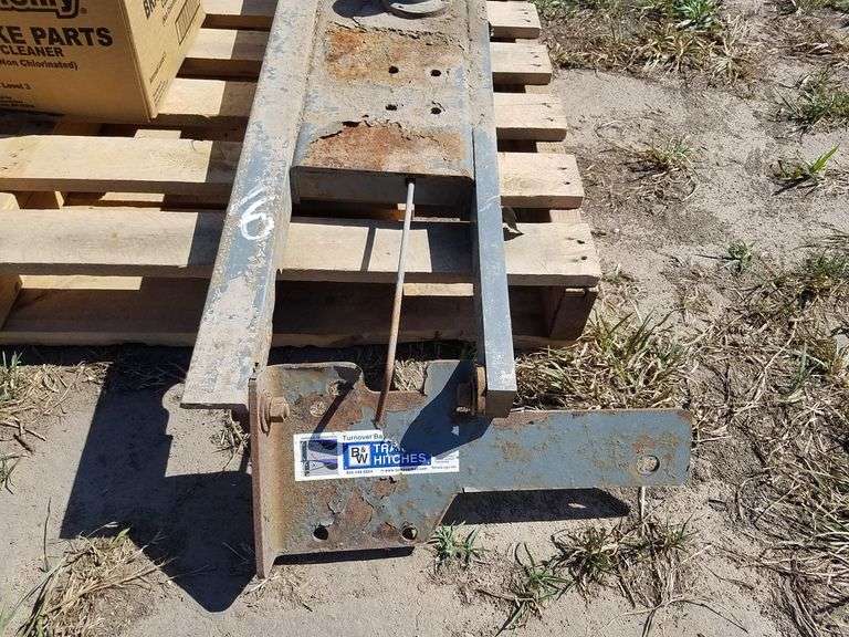 B&W Gooseneck Hitch for Chevy Silverado Adam Marshall Land & Auction, LLC