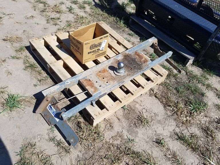 B&W Gooseneck Hitch for Chevy Silverado Adam Marshall Land & Auction, LLC