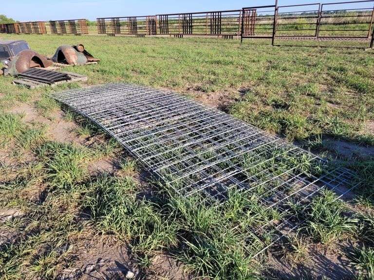 (5) 16FT x 52" Hog Panels Adam Marshall Land & Auction, LLC