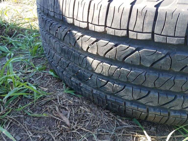 (1) 265/60R20 Tire Adam Marshall Land & Auction, LLC