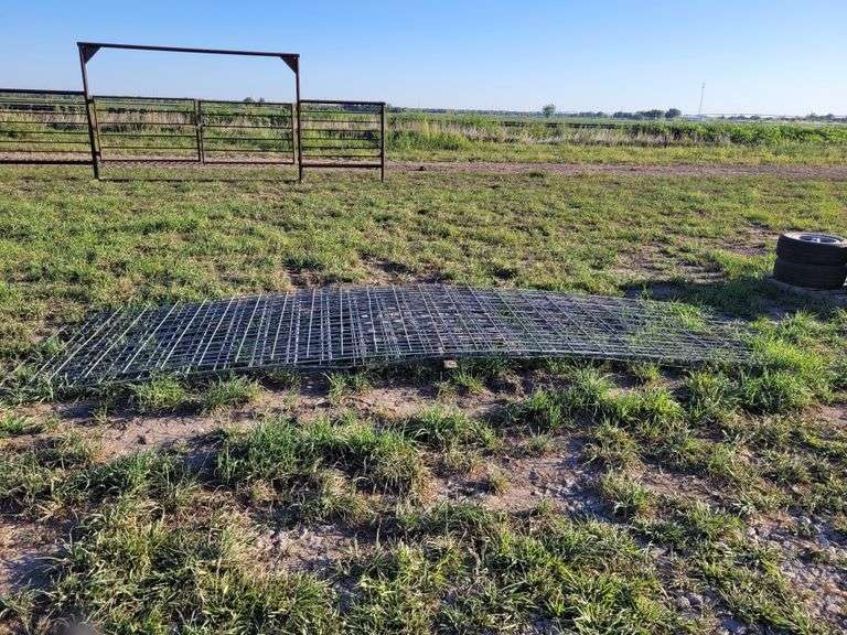 (5) 16FT x 52" Hog Panels Adam Marshall Land & Auction, LLC