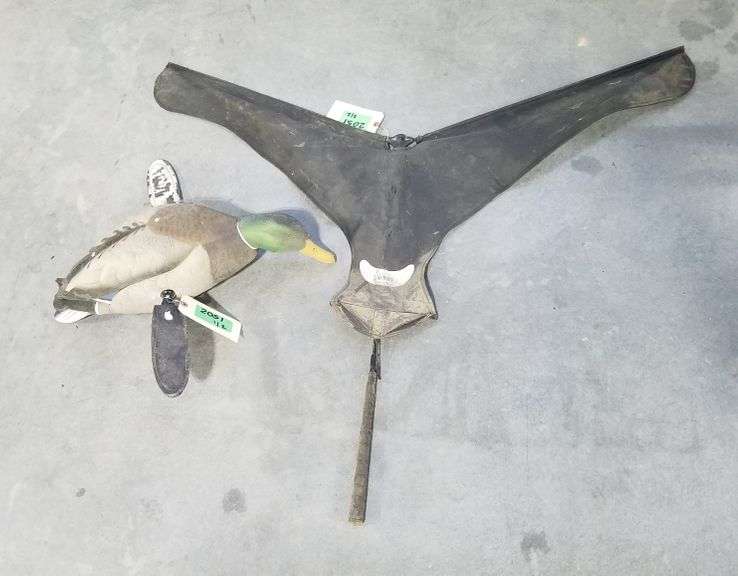 Spinning Wing Motorized Mallard Duck Decoy & Avery Power Flag Adam