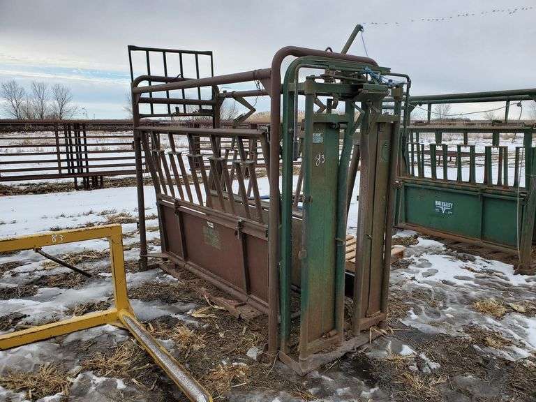 Big Valley Squeeze Chute Adam Marshall Land & Auction, LLC