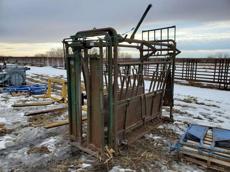 Big Valley Squeeze Chute Adam Marshall Land & Auction, LLC