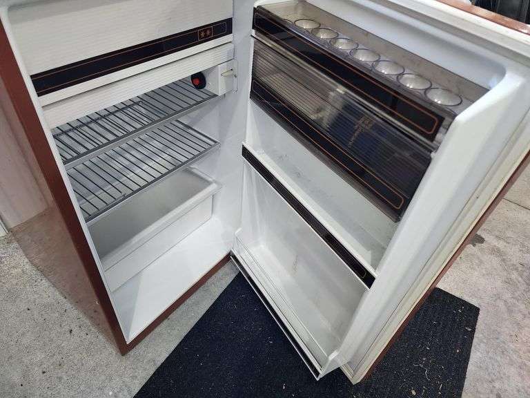Danby Mini Fridge Adam Marshall Land & Auction, LLC
