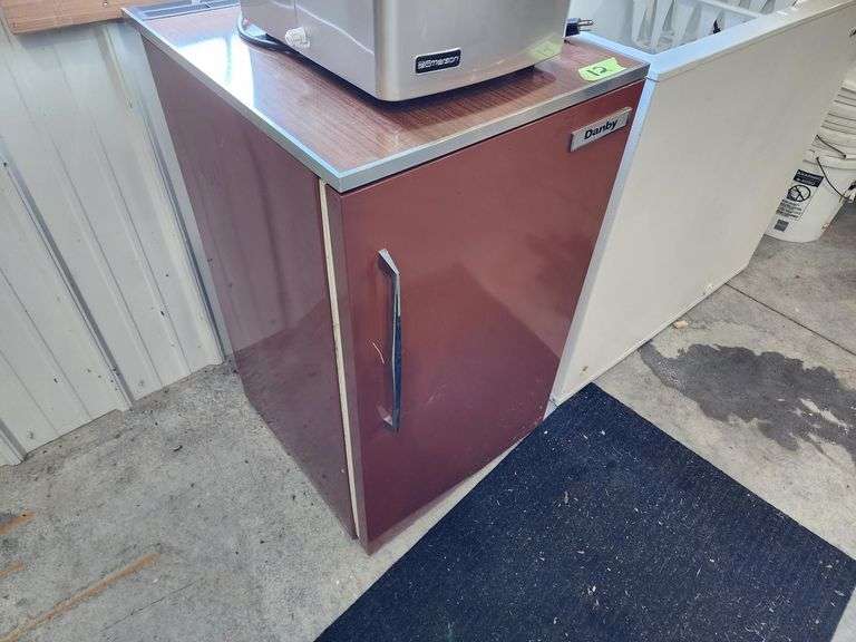 Danby Mini Fridge Adam Marshall Land & Auction, LLC