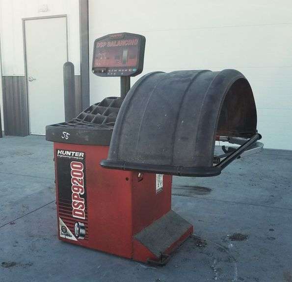 Hunter Model DSP9200 Wheel Balancer W/Assorted BADA Wheel Weights & (3