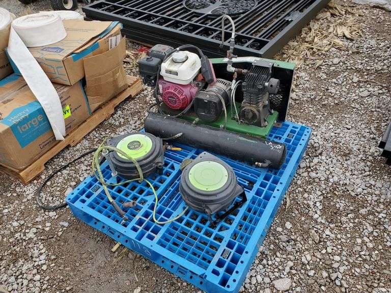 John Deere Air Compressor/ (1) Extension Cord Hose Reel/ (1) Air Hose