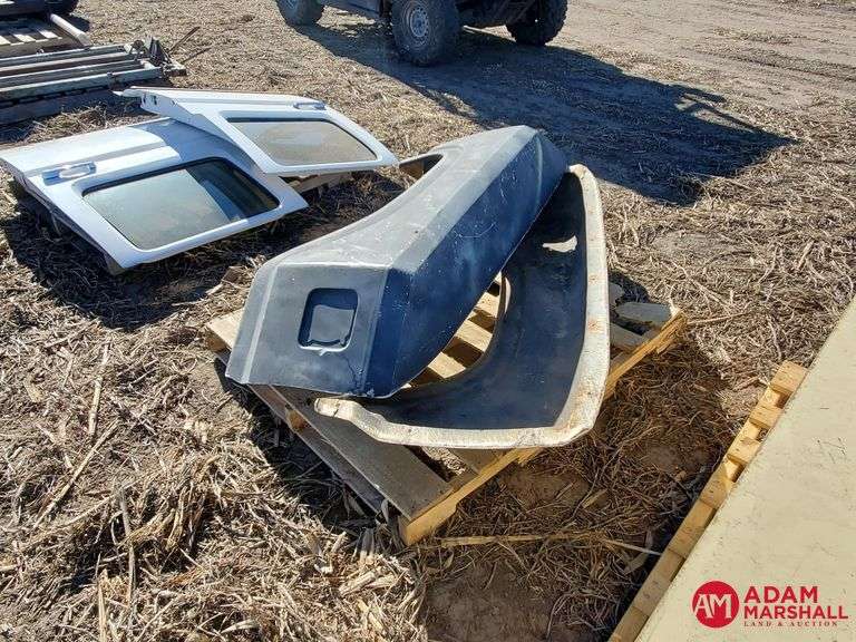 (2) Fiberglass Dually Fenders Adam Marshall Land & Auction, LLC