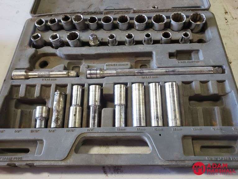 NAPA Evercraft 1/2" Drive SAE & Metric Sockets & Extensions W/Case